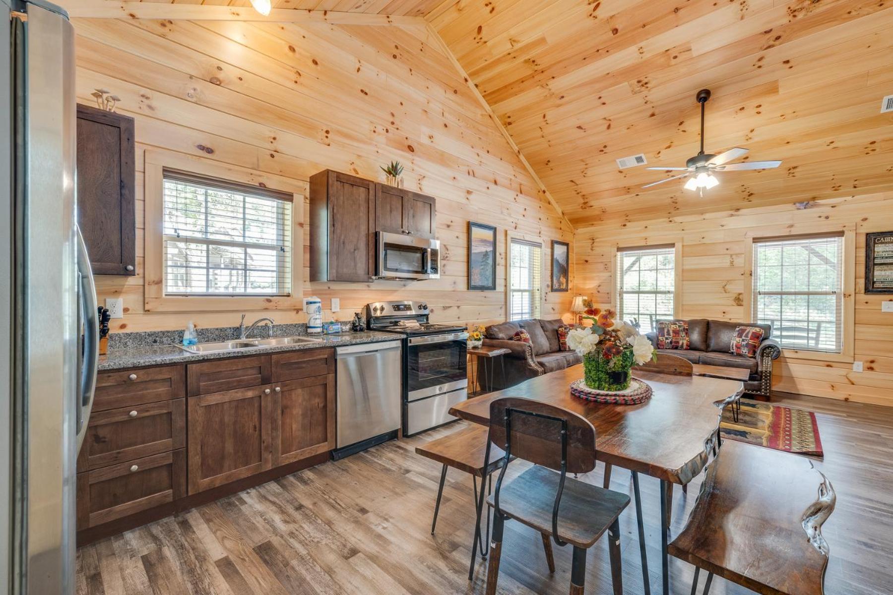 Bear Clubhouse Hot Tub, 1Mile From The Parkway, 900 In Free Tickets! Villa Pigeon Forge Eksteriør billede