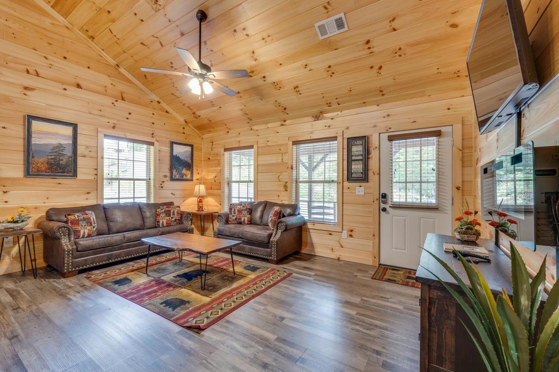 Bear Clubhouse Hot Tub, 1Mile From The Parkway, 900 In Free Tickets! Villa Pigeon Forge Eksteriør billede
