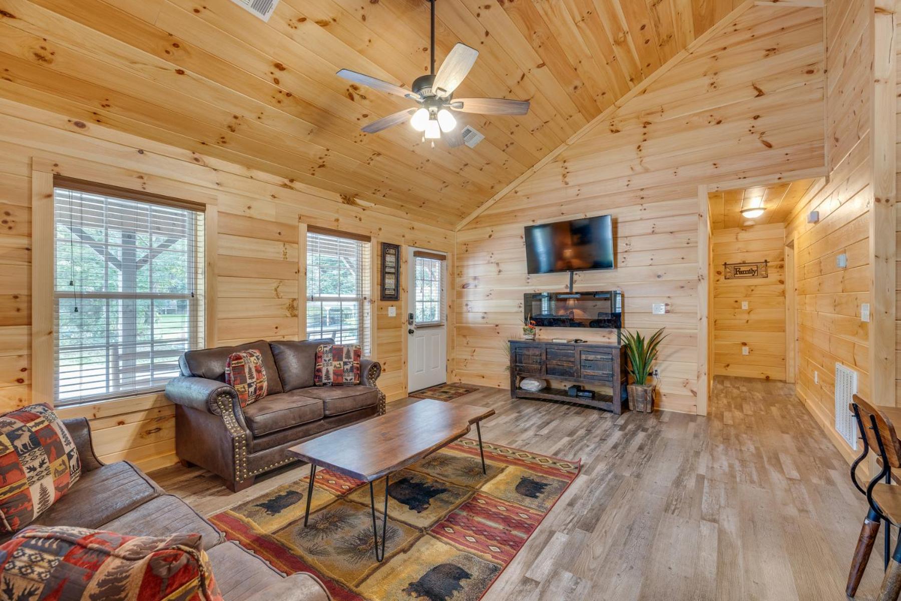 Bear Clubhouse Hot Tub, 1Mile From The Parkway, 900 In Free Tickets! Villa Pigeon Forge Eksteriør billede